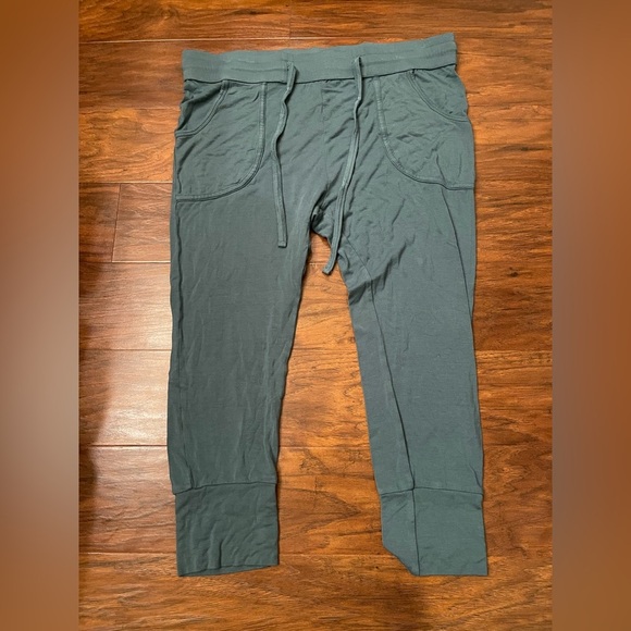 Kate Quinn Bamboo Capri Joggers Size M - Picture 1 of 3